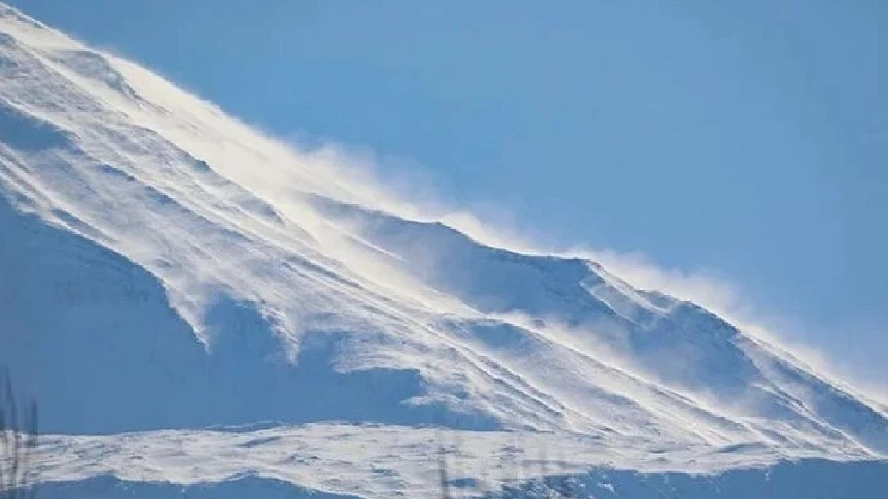 Elbruz Dağı’nda ölümcül fırtına: 5 dağcı zirve yolunda hayatını kaybetti