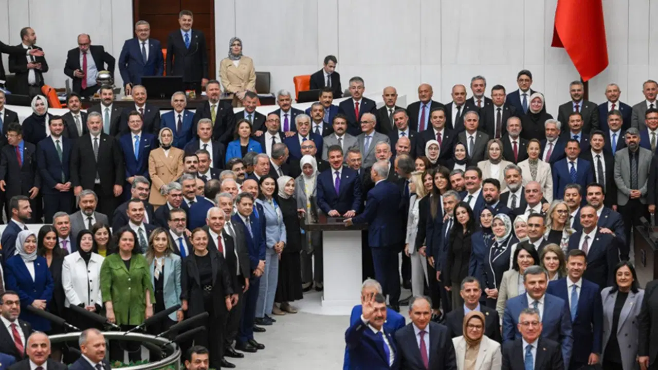 ‘Çerçeve yasa’ onaylandı: TBMM’deki tarihi günden kareler